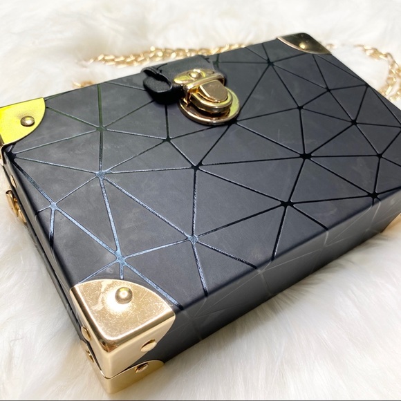 MATTE BLACK GEOMETRIC BOX PURSE - Picture 4 of 7